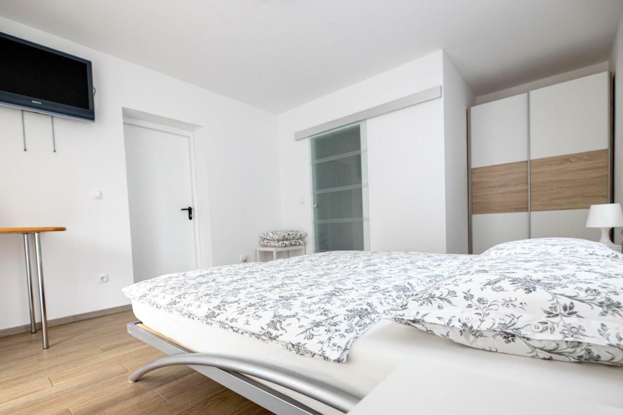 Bed and Breakfast Sobe Meta Brezje Exterior foto